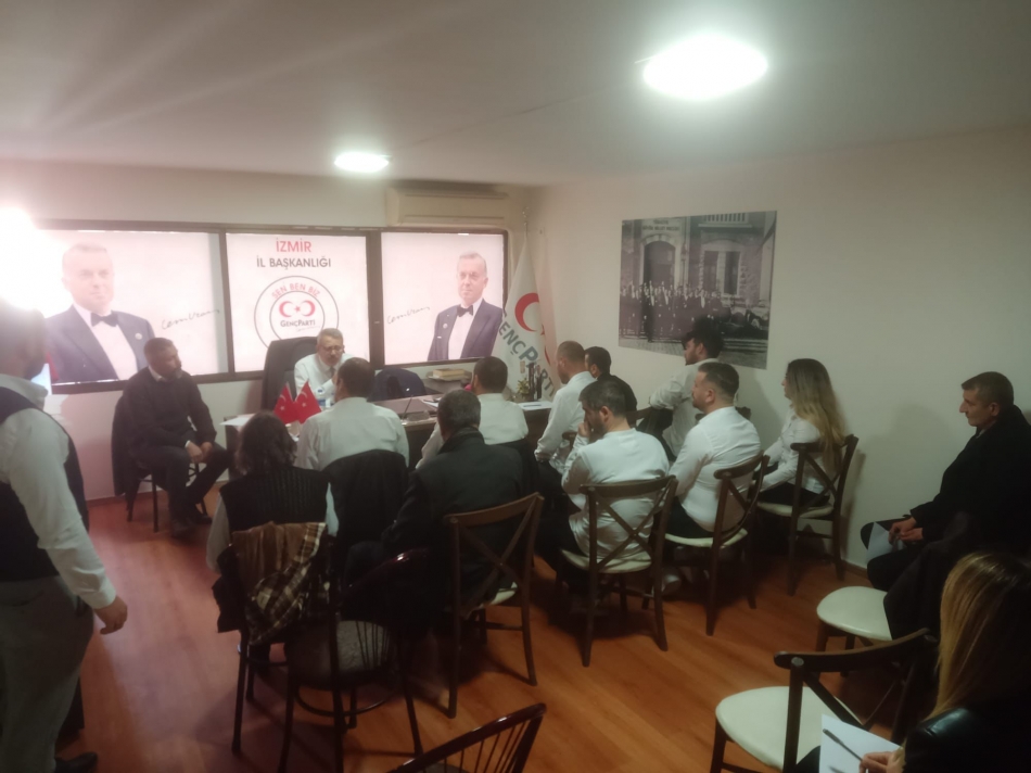 Genç Parti İzmir ilçe başkanları Cem Uzan ile online buluştu 4