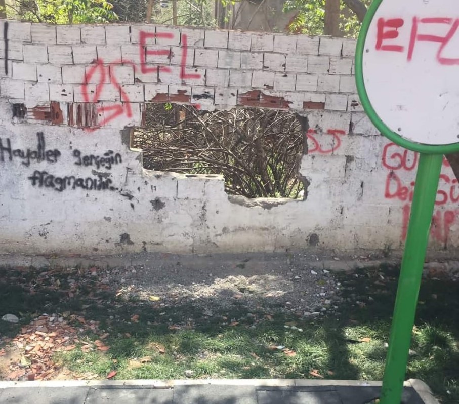 Konak’ta çocuk parkına saldırı 3