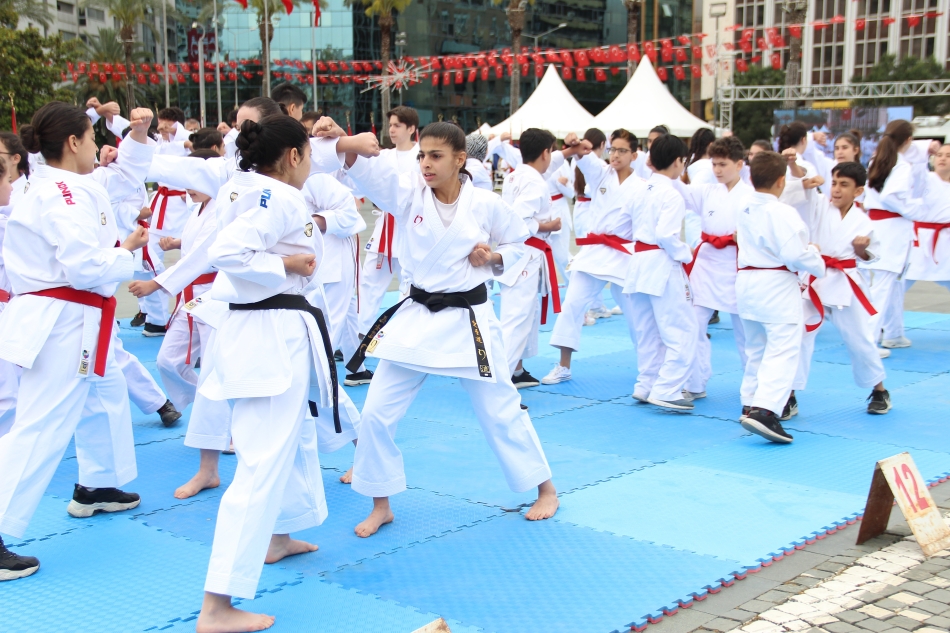 19 Mayıs İzmir'de coşkuyla kutlandı 4