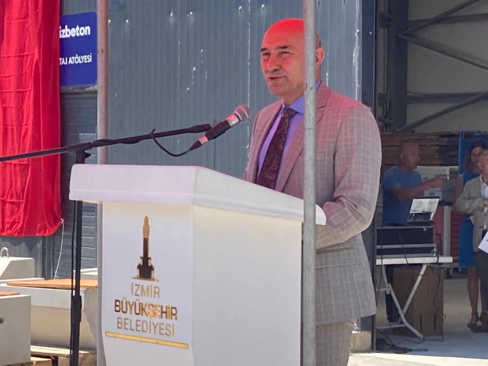 İZBETON'dan kent mobilyaları için dev adım: Soyer, "Bu zor şartlarda her şey güllük gülistanlık gibi adımlar atılıyor" 3