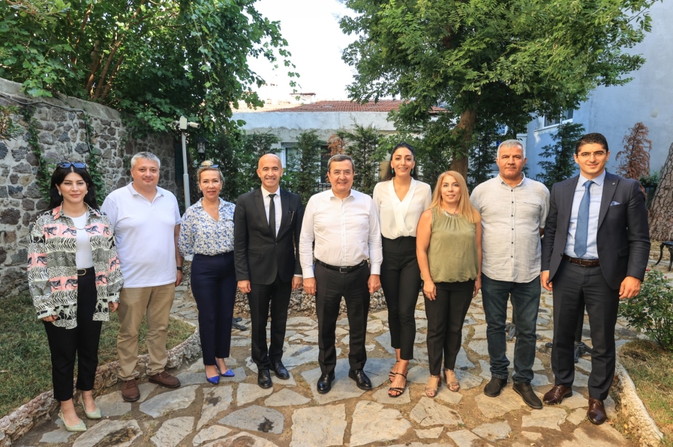 Başkan Batur’dan bayram mesajı:  “Bu zor günleri birlikte aşacağız” 4
