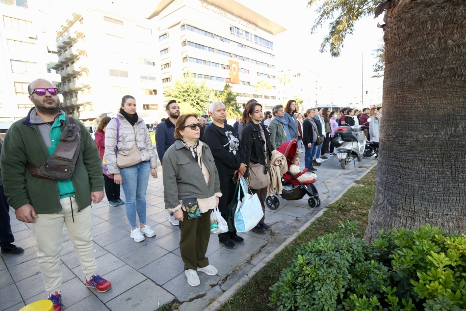 Karşıyaka’da Yaşam, 9’u 5 Geçe Durdu 3