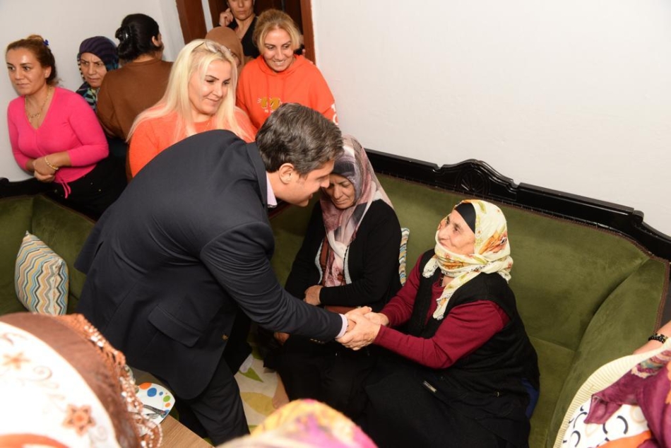  CHP İzmir Kapı Kapı Çalışıyor: Bir Günde 3313 Hane Ziyareti 1