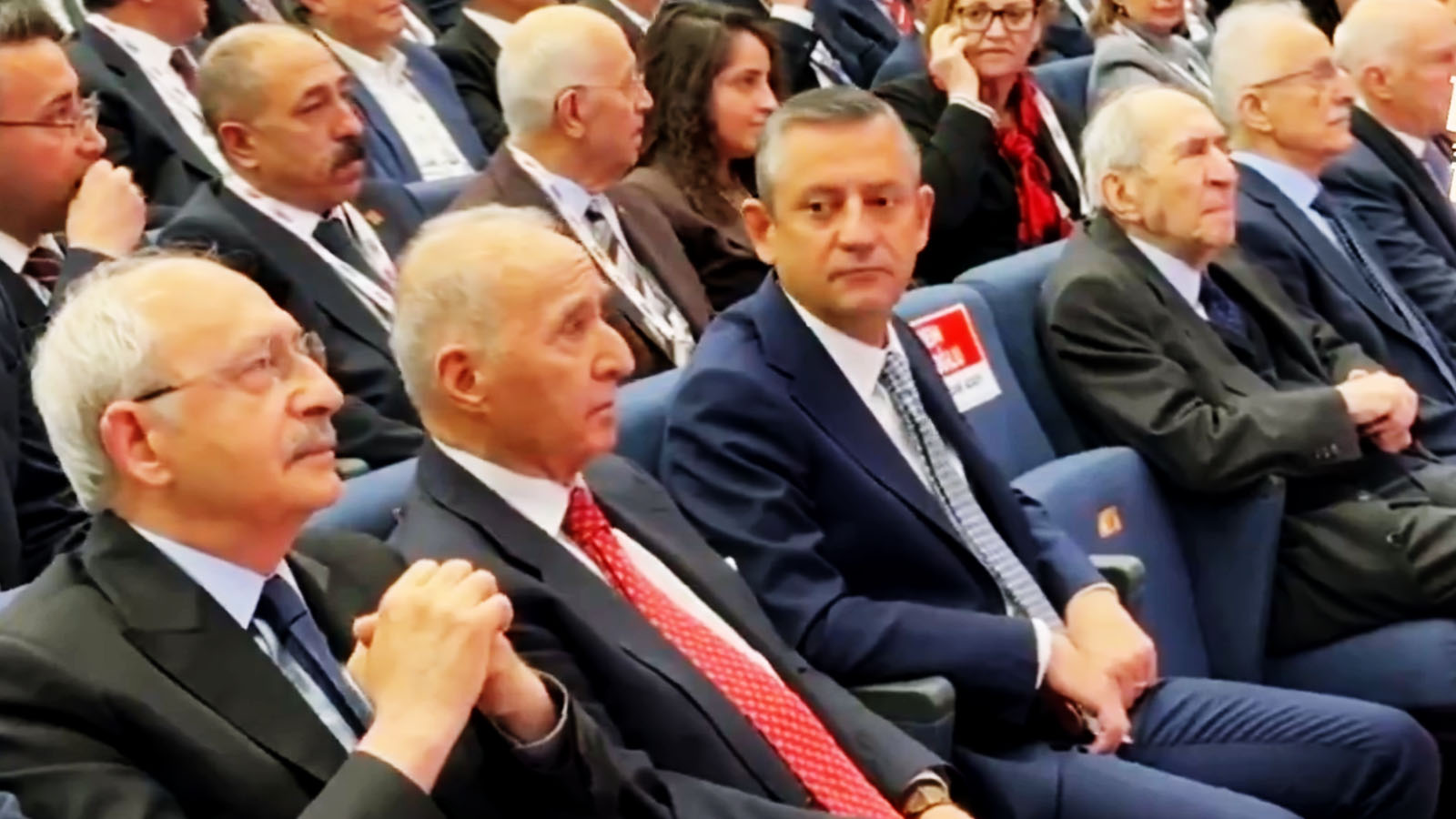 CHP kurultayı "İrade milletindir" sloganıyla toplandı: Özel ve 2 aday yarışıyor, gözler PM ve Gölge Kabine'de 1