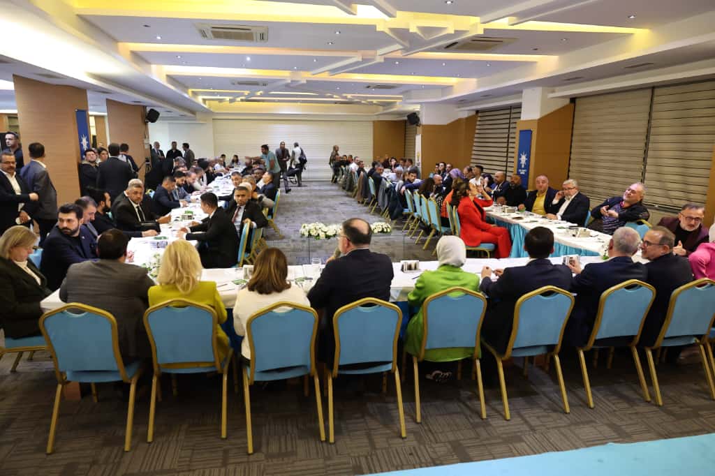 AK Parti’den İzmir’de, 'Bir Sofra'da İlle de Roman' buluşması! 1