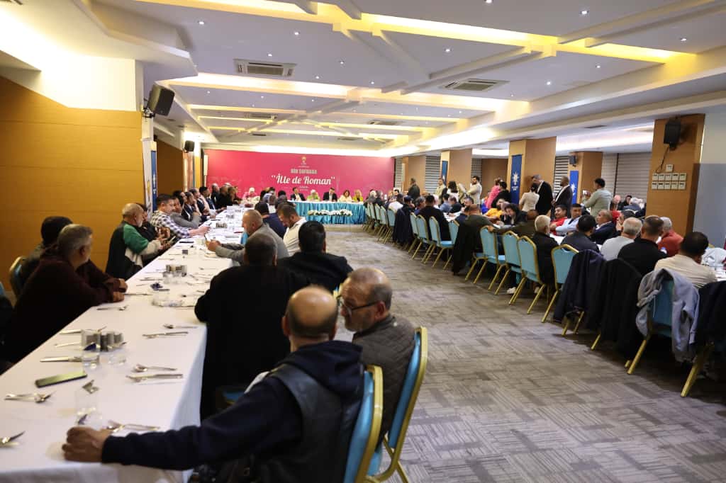 AK Parti’den İzmir’de, 'Bir Sofra'da İlle de Roman' buluşması! 3