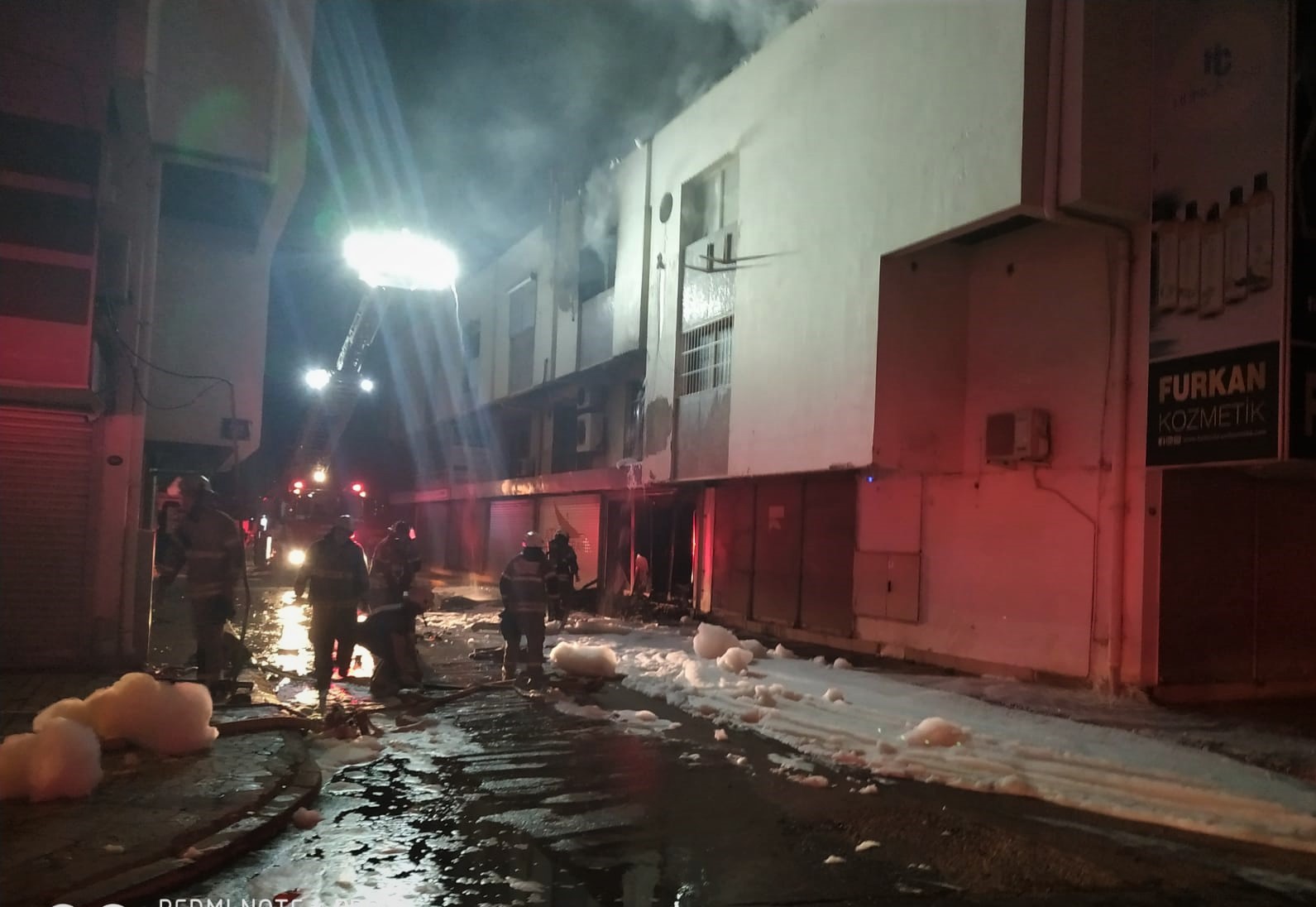 Gıda Çarşısı'ndaki yangın büyümeden kontrol altına alındı