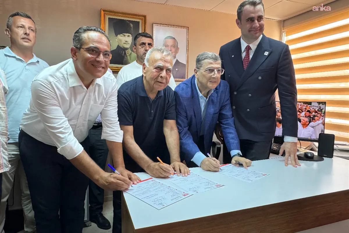 İzmir'de Aziz Kocaoğlu, Kamil Okyay Sındır ve Olgun Atila Yeni Parti'ye katıldı