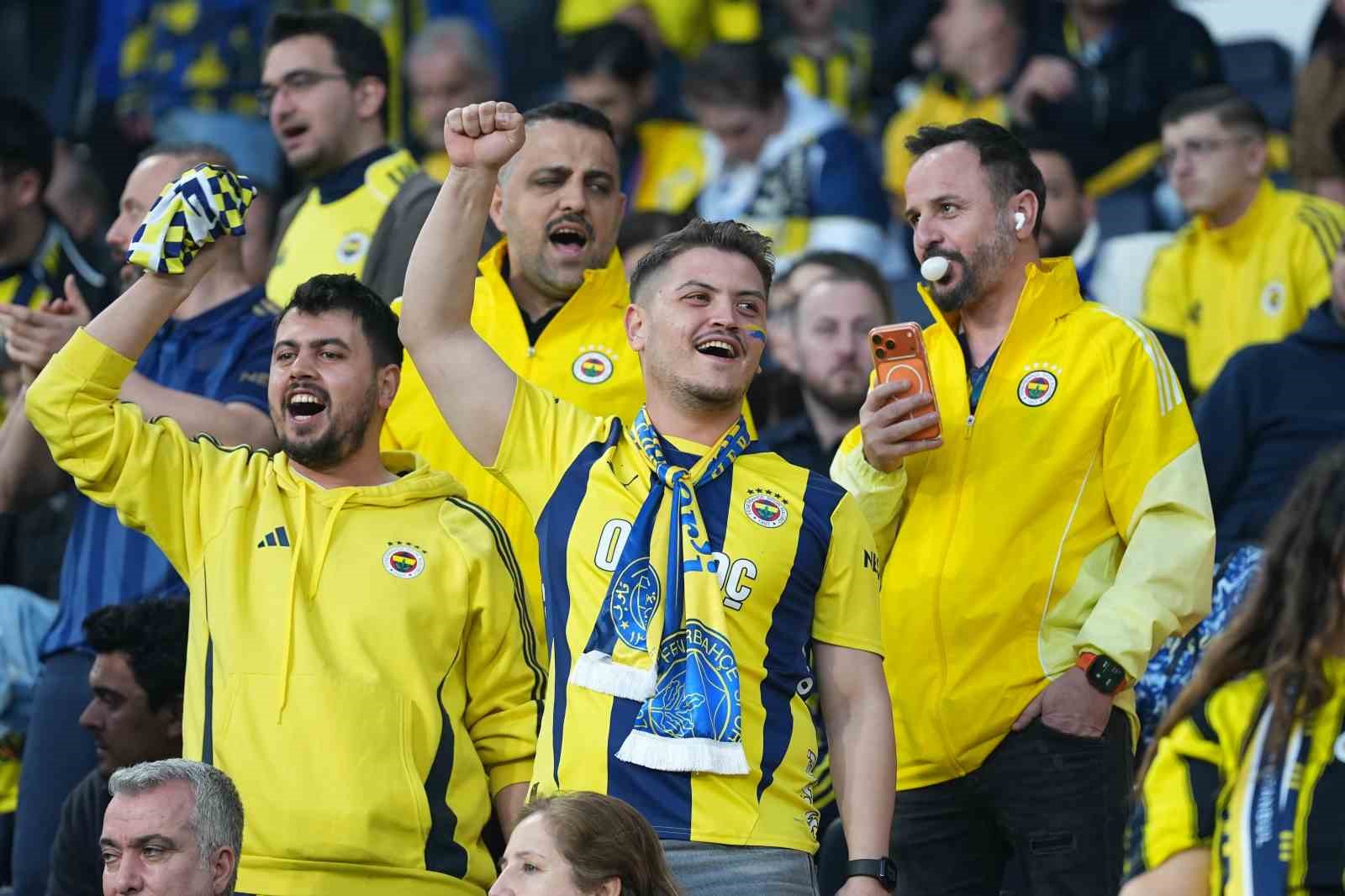 trendyol-super-lig-fenerbahce-0-besiktas-0-mac-devam-ediyor