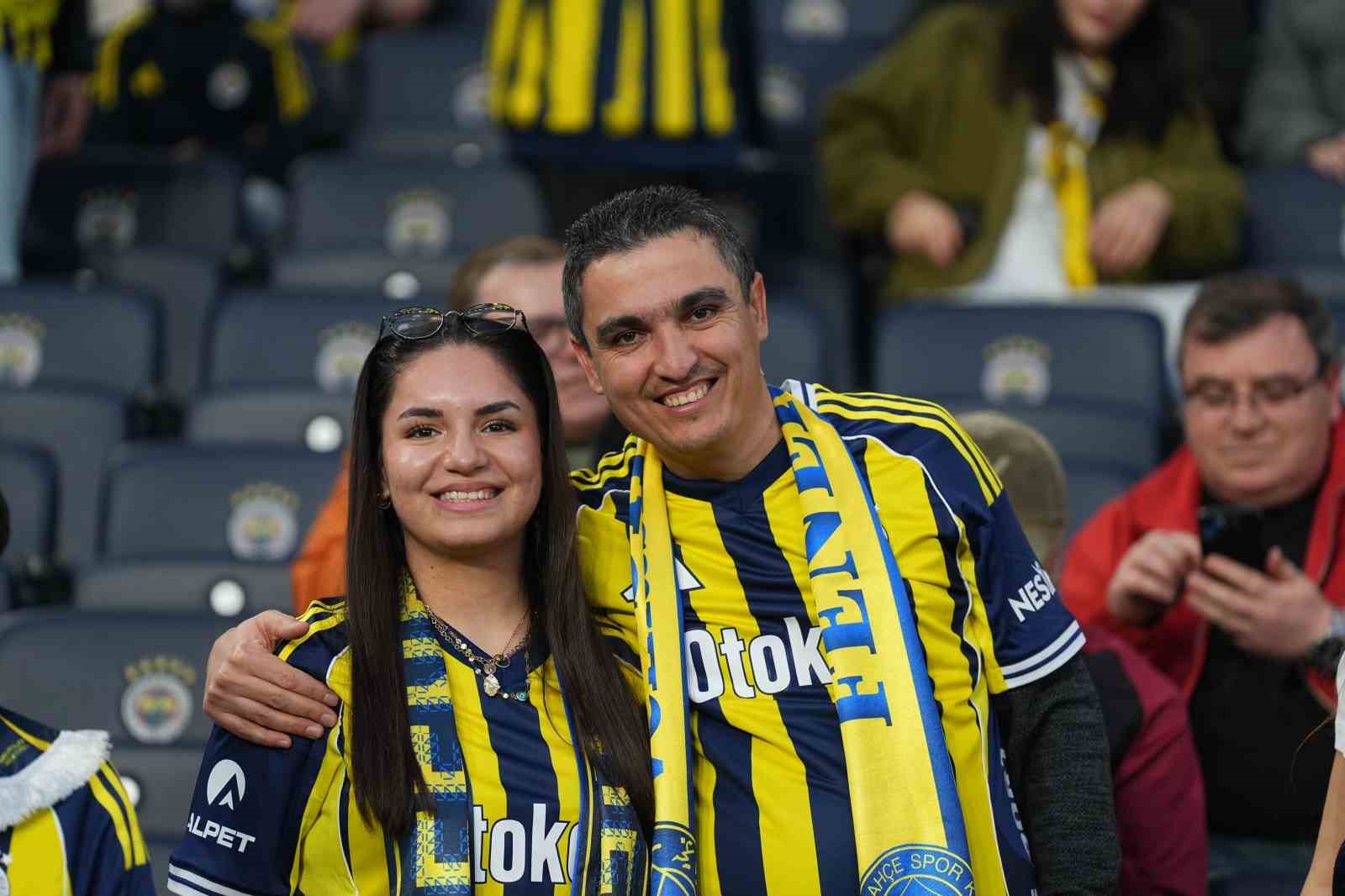 trendyol-super-lig-fenerbahce-0-besiktas-0-mac-devam-ediyor