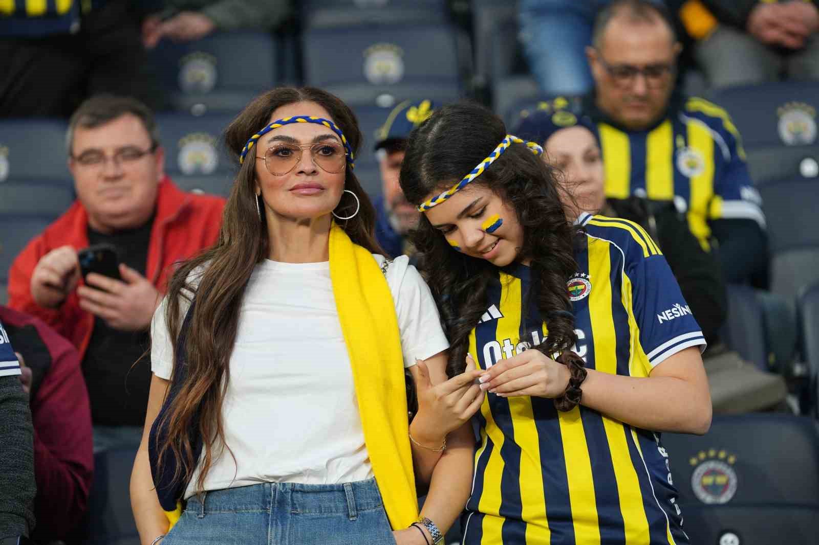 trendyol-super-lig-fenerbahce-0-besiktas-0-mac-devam-ediyor