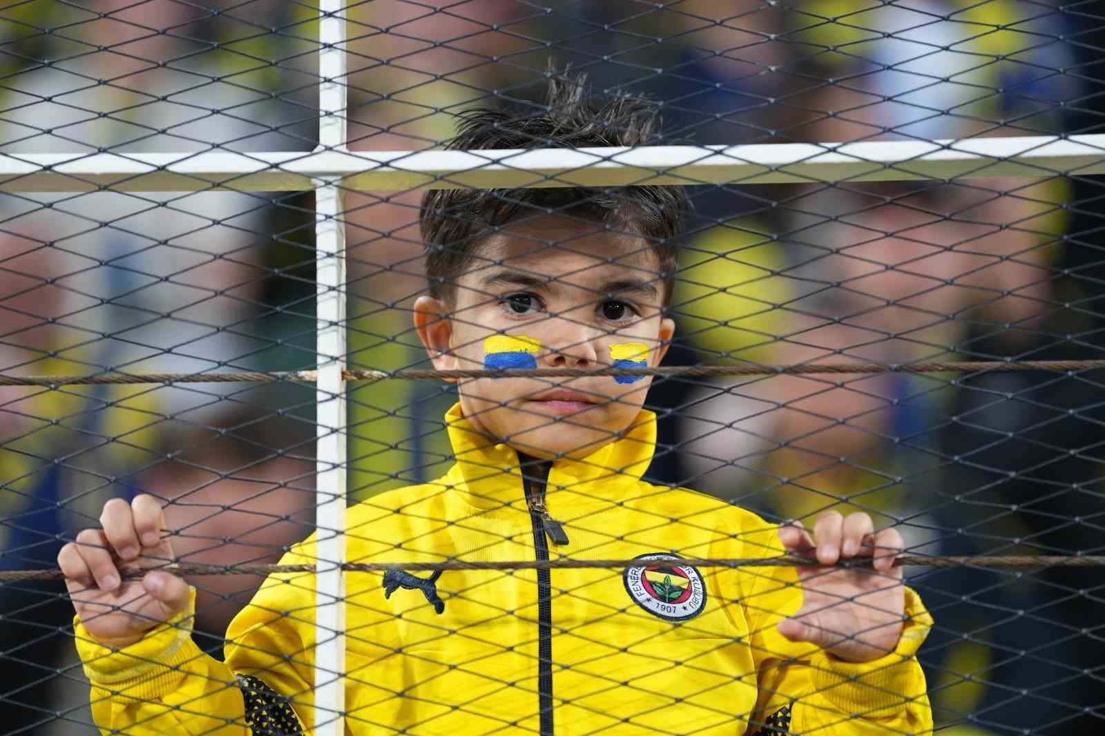 trendyol-super-lig-fenerbahce-0-besiktas-0-mac-devam-ediyor