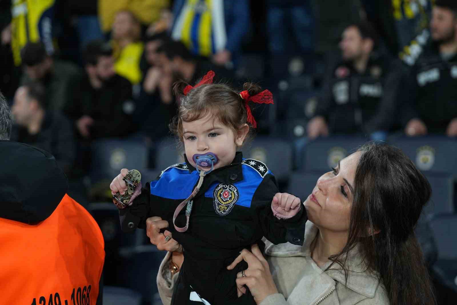 trendyol-super-lig-fenerbahce-0-besiktas-0-mac-devam-ediyor