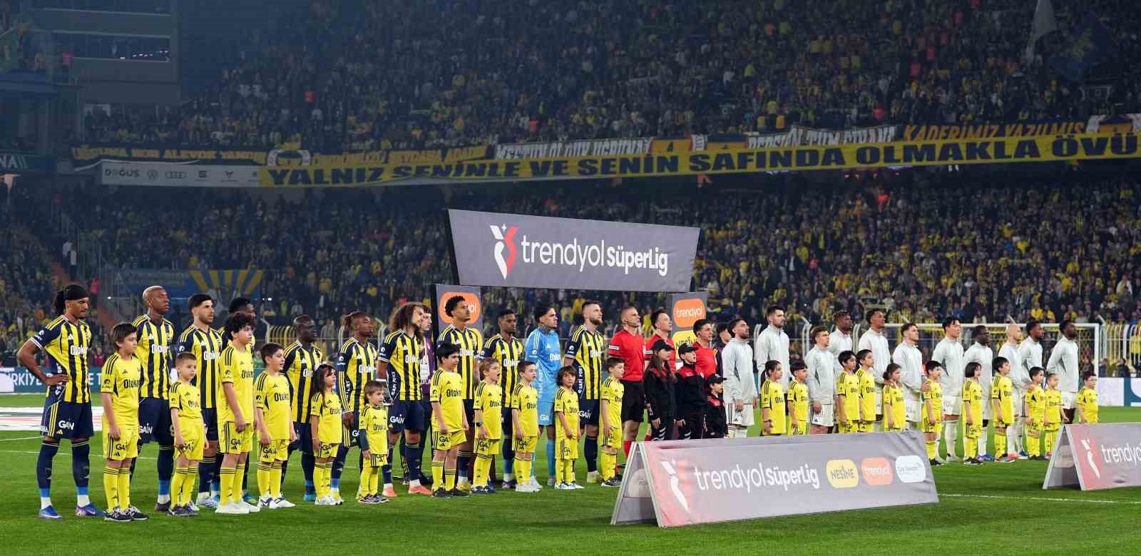 trendyol-super-lig-fenerbahce-0-besiktas-0-mac-devam-ediyor