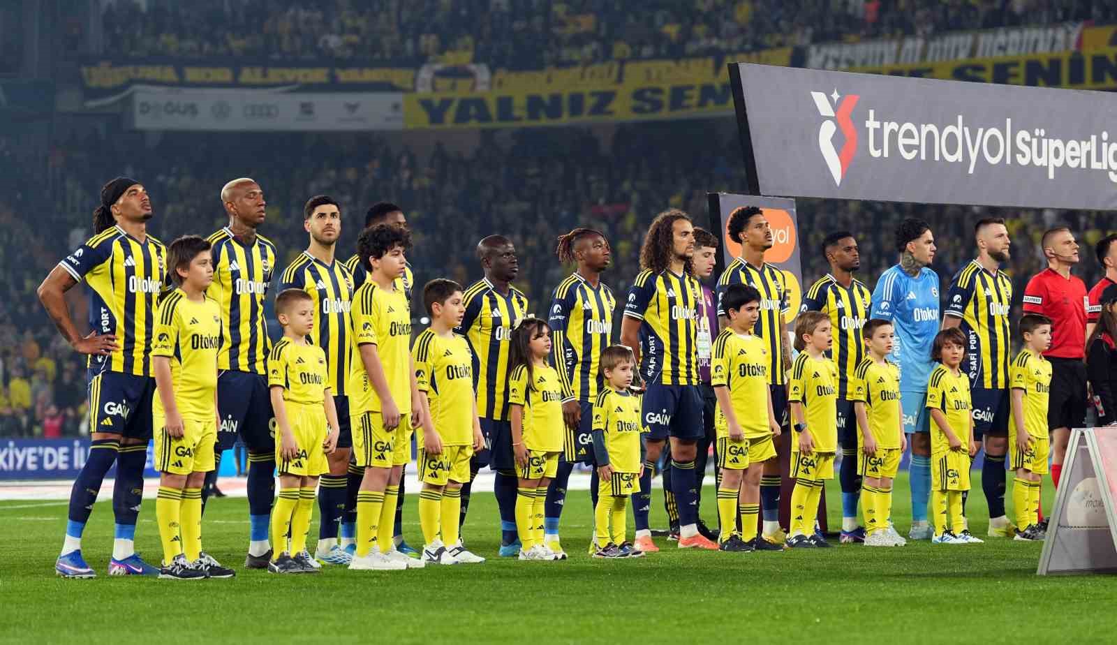 trendyol-super-lig-fenerbahce-0-besiktas-0-mac-devam-ediyor
