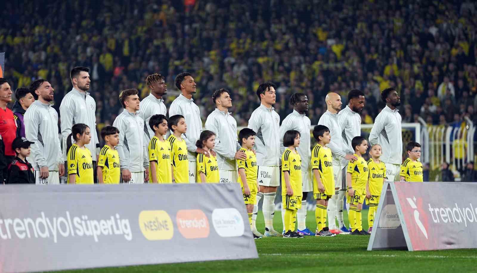 trendyol-super-lig-fenerbahce-0-besiktas-0-mac-devam-ediyor