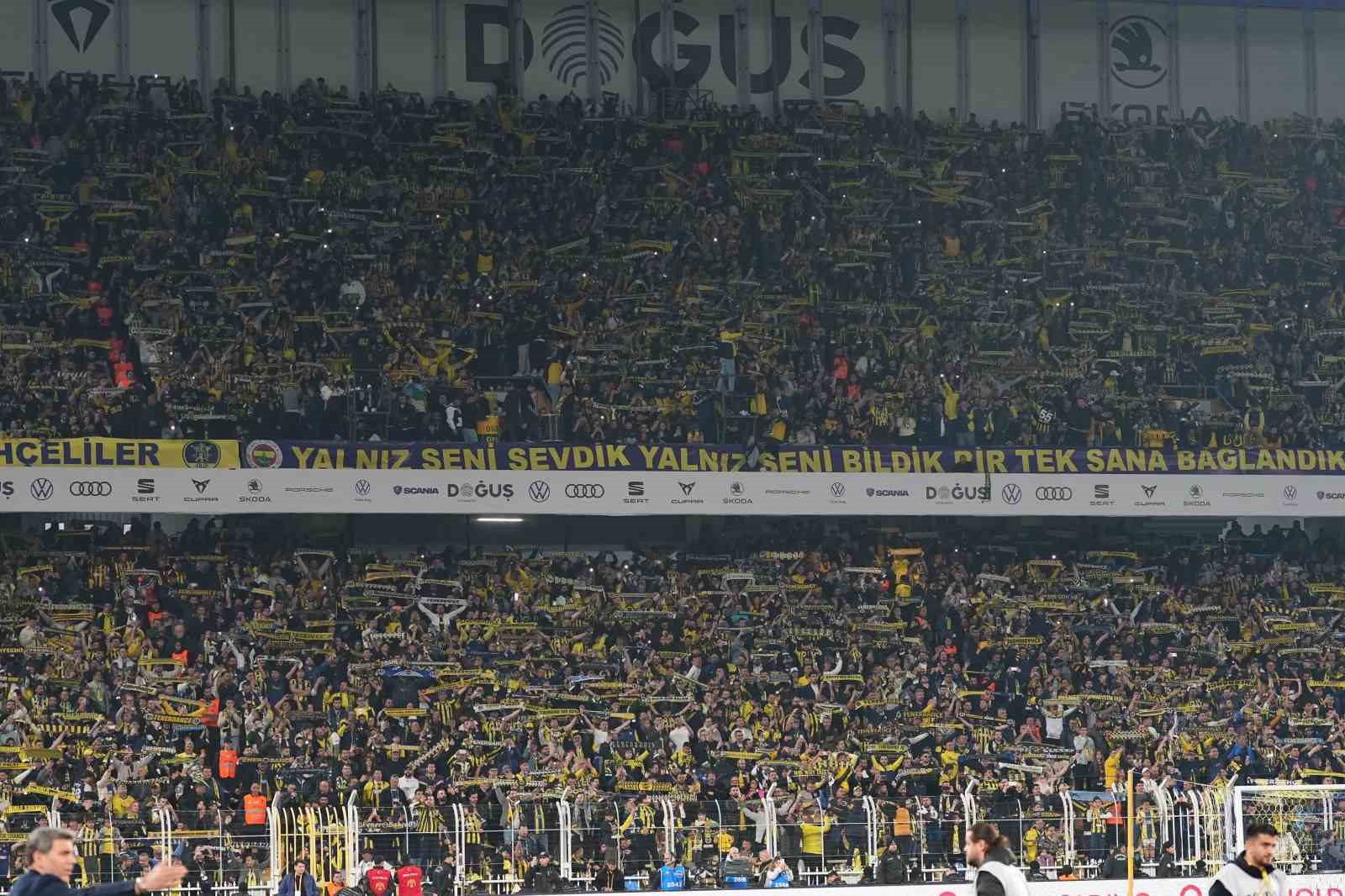 trendyol-super-lig-fenerbahce-0-besiktas-0-mac-devam-ediyor