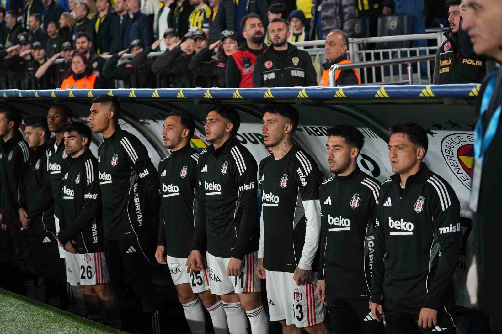 trendyol-super-lig-fenerbahce-0-besiktas-0-mac-devam-ediyor