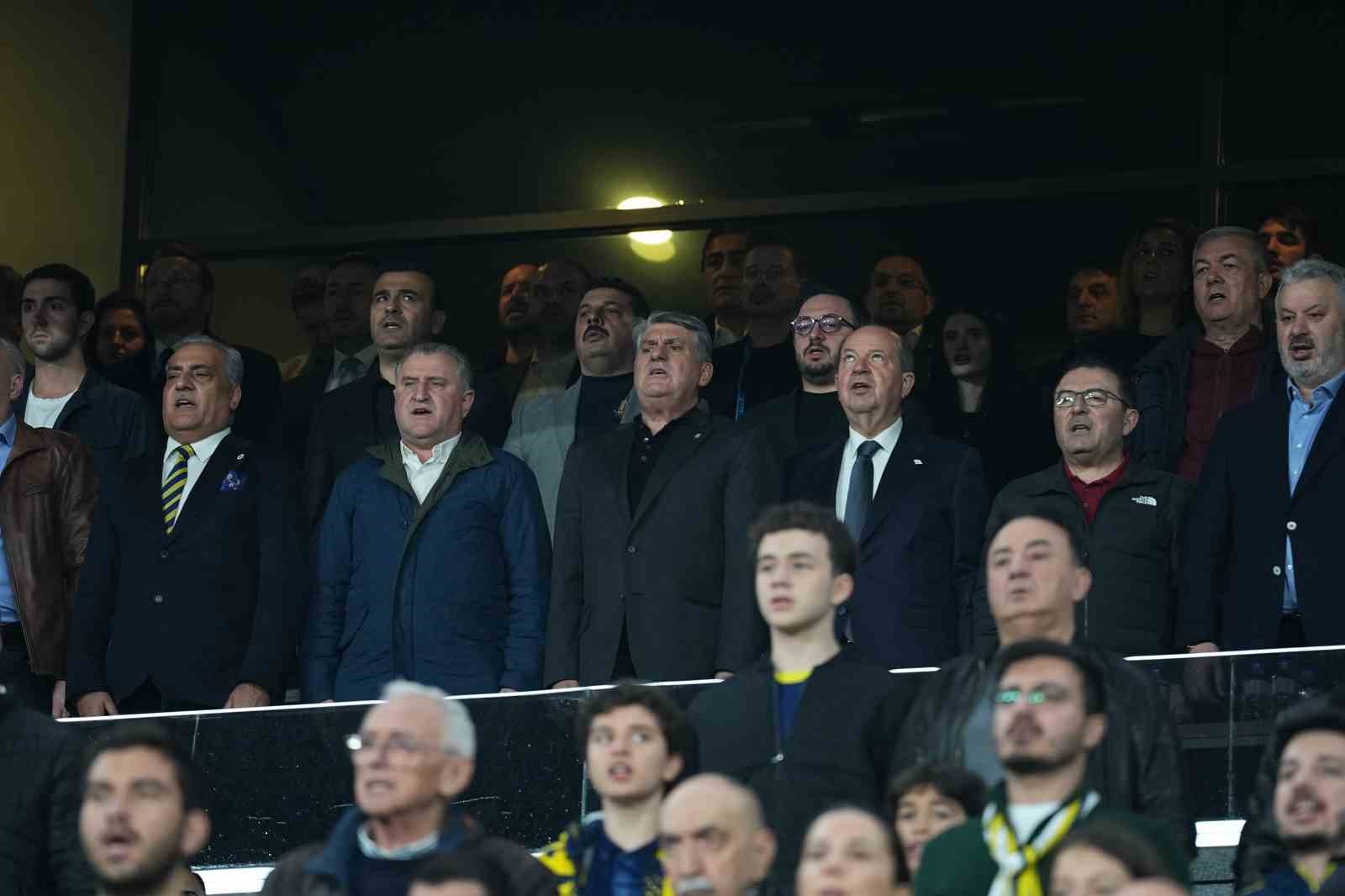 trendyol-super-lig-fenerbahce-0-besiktas-0-mac-devam-ediyor
