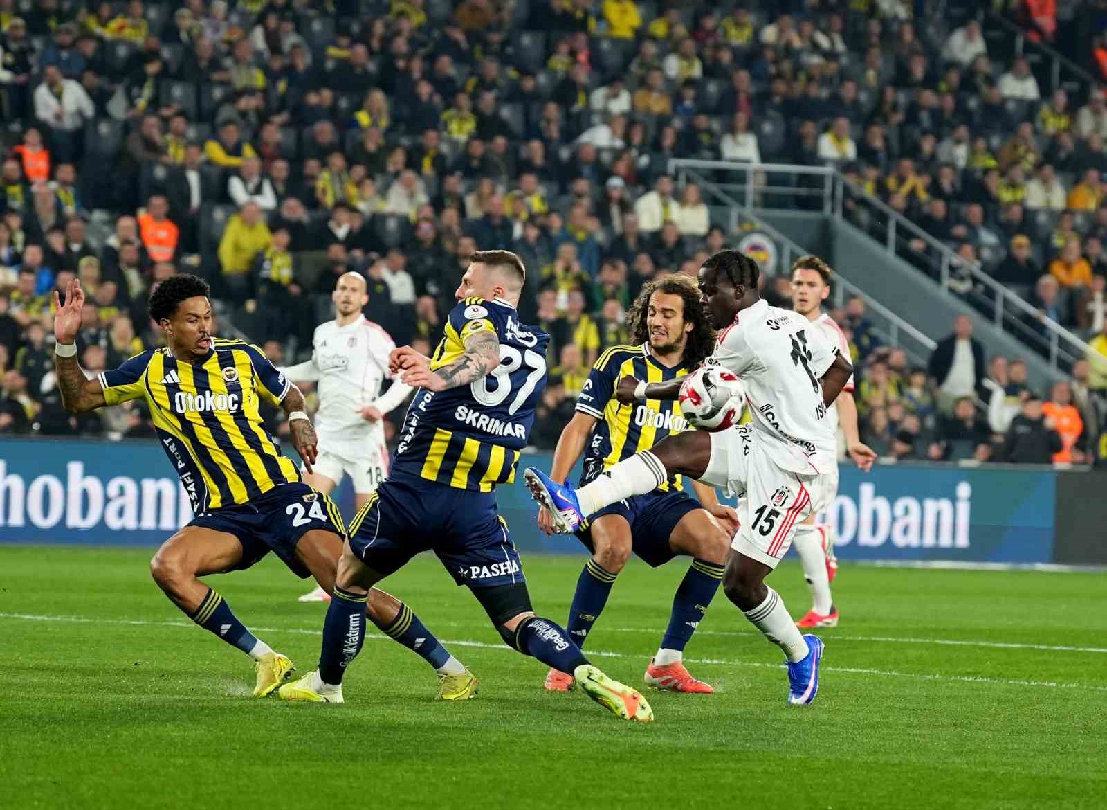 trendyol-super-lig-fenerbahce-0-besiktas-0-mac-devam-ediyor