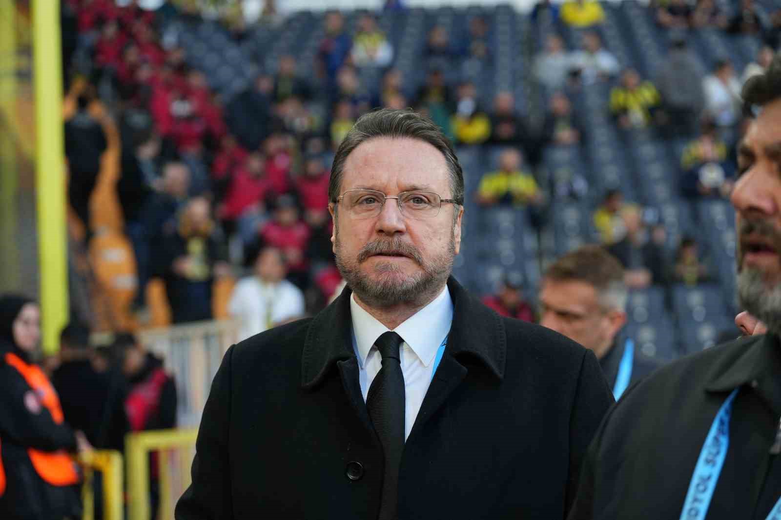 trendyol-super-lig-fenerbahce-0-besiktas-0-mac-devam-ediyor