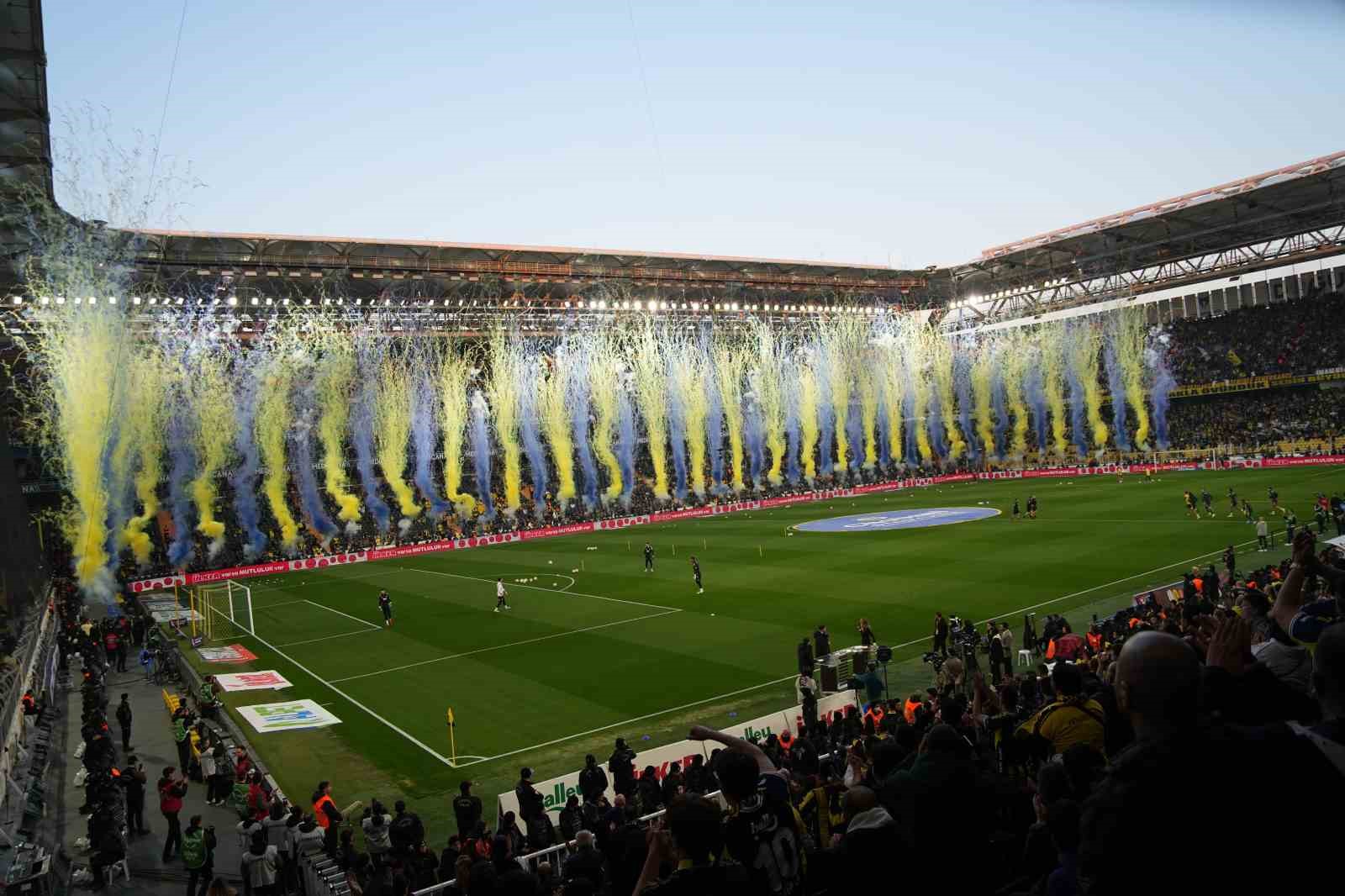 trendyol-super-lig-fenerbahce-0-besiktas-0-mac-devam-ediyor