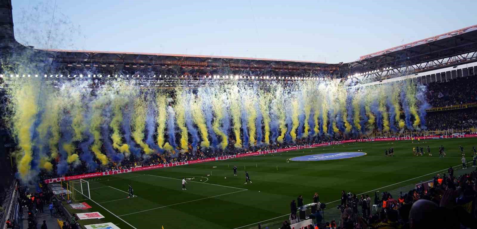 trendyol-super-lig-fenerbahce-0-besiktas-0-mac-devam-ediyor
